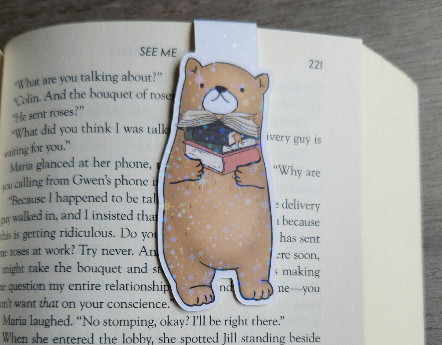 Cute bear magnetic bookmark, book lover gift, bear with books, bookish, cute bookmark magnet, book accessories
